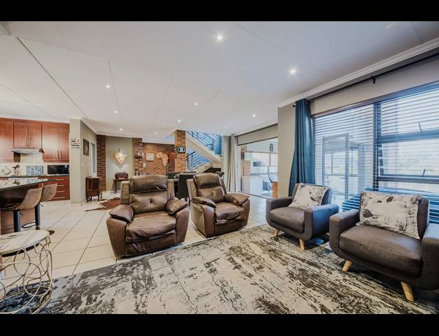 3 BEDROOM TOWNHOUSE FOR SALE IN RUIMSIG COUNTRY ESTATE